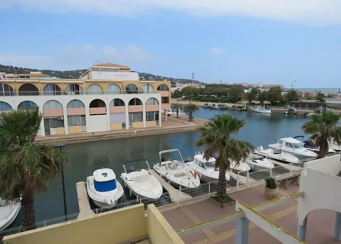Studio rénové avec loggia vitrée, vue marina et parking sécurisé - FR-1-472-135