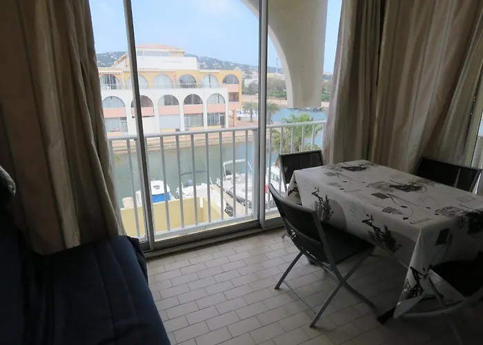 Studio rénové avec loggia vitrée, vue marina et parking sécurisé - FR-1-472-135 Sète